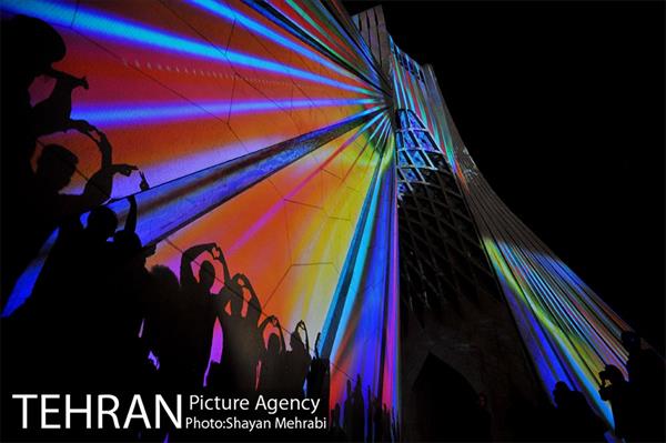 هزار توی زمان در برج آزادی 24