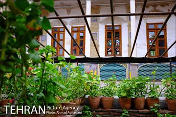 عمارت مسعودیه در میدان بهارستان 21
