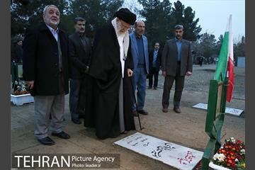حضور رهبر انقلاب در مرقد مطهر امام راحل و گلزار شهدای بهشت زهرا 17