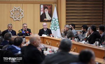 نشست هم‌اندیشی هیئت رئیسه اتاق اصناف تهران، روسای اتحادیه‌های صنفی تهران و هیئت امناء بازار تهران با شهردار تهران 17