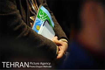 تقدیر از همکاران نویسنده و رونمایى از دوهفته نامه همگامان 13
