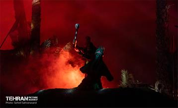 نمایش «تنهاتر از مسیح» 12