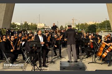 اجرای ارکستر سمفونیک تهران در میدان آزادی 36
