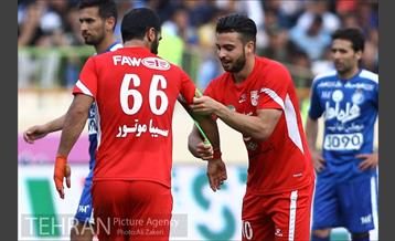 دیدار استقلال و تراکتورسازی در لیگ برتر فوتبال 28