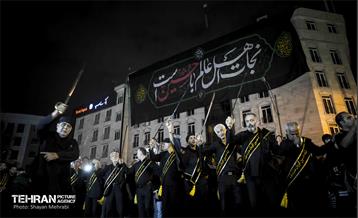 عزاداری شب عاشورا در میدان منیریه  25