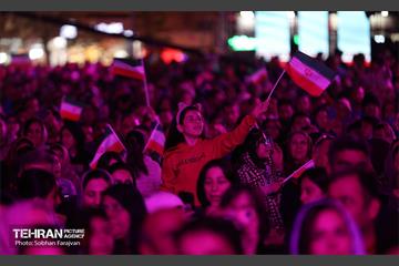 رویداد «شب ایران» در میدان انقلاب اسلامی 9