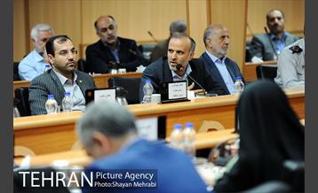 شوراى معاونین شهردار، شهرداران مناطق، مدیران عامل سازمان ها، شرکت ها و موسسات شهردارى تهران 38