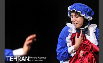 نمایش “کلفت ها” در خانه هنرمندان 3