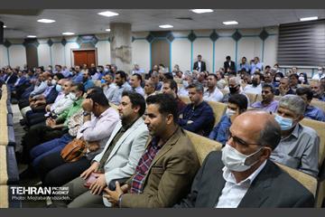 دیدار صمیمانه شهردار تهران با کارکنان شهرداری منطقه هشت