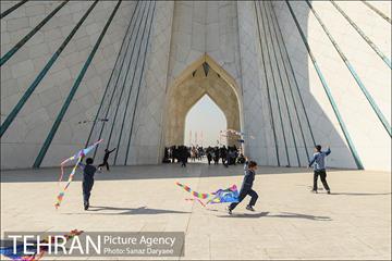 همایش زنگ تحرک و جشنواره بادبادک ها در میدان آزادی 20