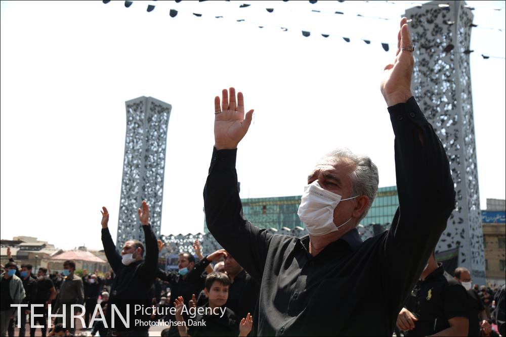 مراسم عزاداری ظهر عاشورا در میدان امام حسین(ع) 22