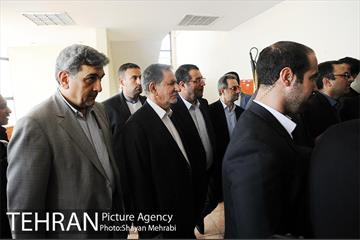 بازدید معاون اول رئیس جمهور به همراه شهردار تهران از کارخانه واگن‌سازی تهران 48
