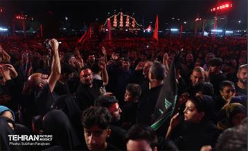 آئین بدرقه زائران اربعین در میدان آزادی 26