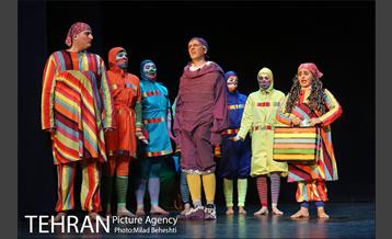 نمایش پاهای خانم هزارپا‎ 13