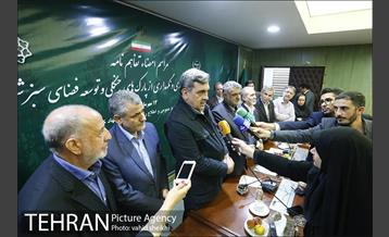 مراسم امضای تفاهم نامه اجرای مدیریت بهره برداری و نگهداری از پارک های جنگلی و توسعه فضای سبز شهر تهران 17