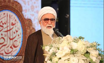 اهتزاز پرچم سبز رضوی بر فراز برج پرچم ایران 6