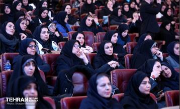 بزرگداشت مقام زن و مادر در برج میلاد 35