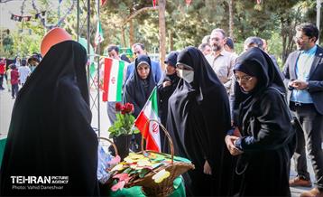 بازدید نرگس معدنی پور از منطقه 17