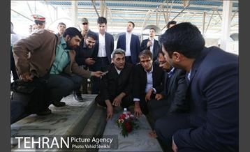 زیارت شهردار تهران از قبور شهدای دفاع مقدس 23