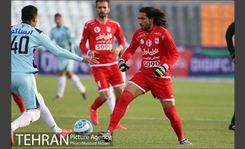 دیدار تیم های فوتبال پیکان و تراکتورسازی