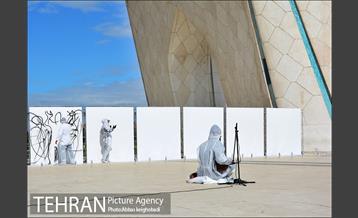 اجرای پرفورمنس "هفت شهر عشق" در میدان آزادی 14