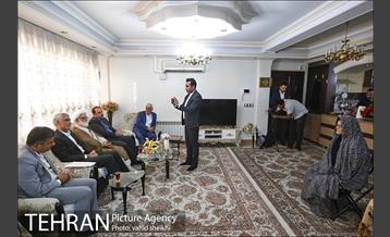 دیدار شهردار از خانواده شهید طباطبایی نیا 6