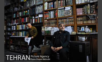 کتابگردی پیروز حناچی سرپرست شهرداری تهران در روز کتاب 4