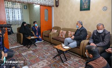 حضور شهردار تهران در منزل شهید ارشد محمودی 6