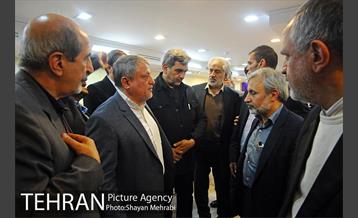 کتابگردی پیروز حناچی سرپرست شهرداری تهران در روز کتاب 54