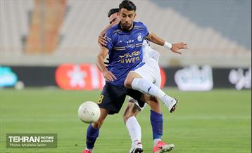 دیدار تیم‌های فوتبال استقلال و گل‌گهر 14