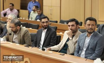 نشست صمیمانه شهردار تهران با جمعی از شعرا 23