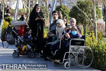 گردهمایی بزرگ عروسک‌های نوروزی در دریاچه شهدای خلیج فارس 15