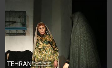 نمایش روز عقیم‎ 10