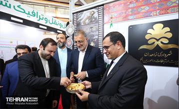 بازدید شهردار تهران از نمایشگاه شهرهای خواهرخوانده و توانمندی های مدیریت شهری تهران