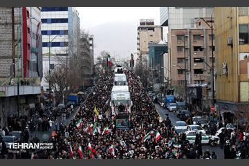 تشییع پیکر ۱۰۰ شهید مردمی و مدافع امنیت در تهران 13