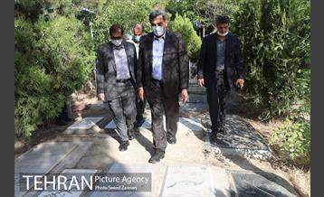 حضور شهردار تهران در بهشت زهرا(س) و مزار شهدای آتش نشان 10