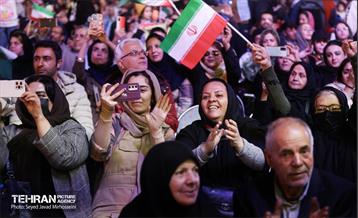 رویداد «شب ایران» در میدان انقلاب اسلامی 7
