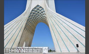 اجرای پرفورمنس "هفت شهر عشق" در میدان آزادی 3