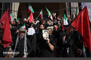 اقامه نماز بر پیکر آقای شهید ایران - 3 21