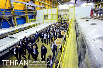 بازدید معاون اول رئیس جمهور به همراه شهردار تهران از کارخانه واگن‌سازی تهران 21