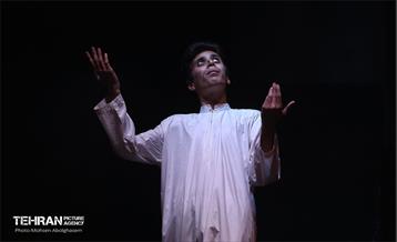 نمایش آیینی خانه ای از گل و اندوه 67