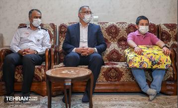 حضور شهردار تهران در منزل آتش نشان شهید مرتضی حیدری 8