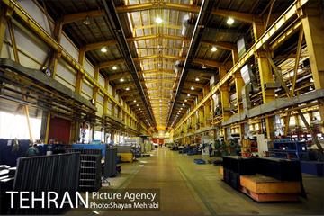 بازدید معاون اول رئیس جمهور به همراه شهردار تهران از کارخانه واگن‌سازی تهران 4