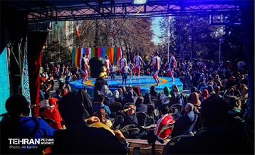 ورزش زورخانه ای در نوروزگاه فرهنگ و ملل پارک ملت 3