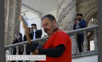 اجرای گروه موسیقی فانوس در باغ فردوس 24