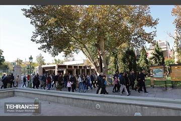 نمایشگاه «رخ دوست»تور تهرانگردی وابستگان نظامی سفارتخانه‌های خارجی مقیم تهران 38