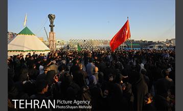 اجرای تعزیه در میدان امام حسین(ع)