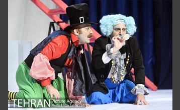 نمایش «مخ پریشون های شلم‎» 5