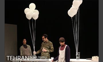 نمایش سه خواهر‎ 6