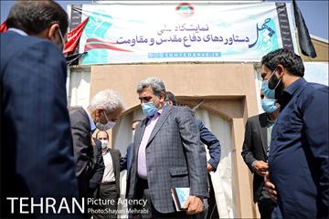 بازدید شهردار تهران از نمایشگاه دفاع مقدس 25